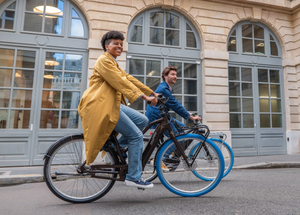 people on Swapfiets in city